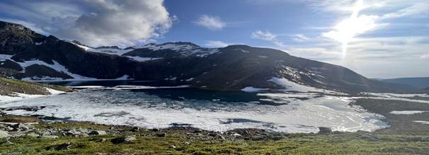 Et bilde som inneholder utendørs, natur, landskap, skyKI-generert innhold kan være feil.