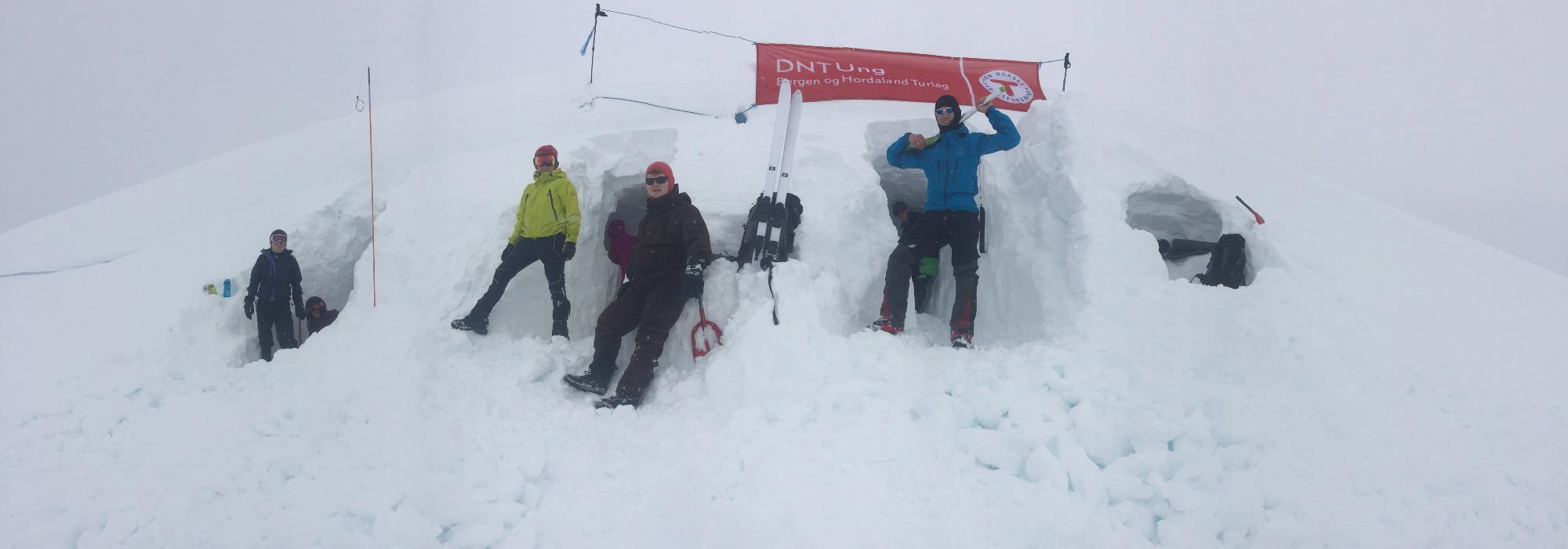 Snøholetur i Bergsdalen med DNT ung (16-25 år)