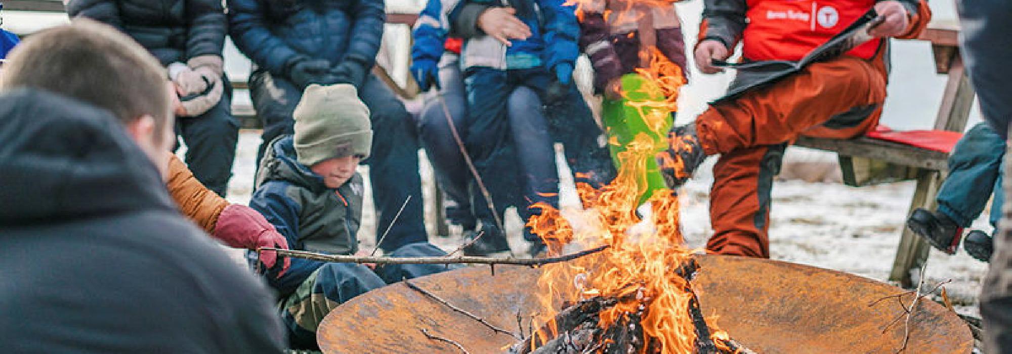 Kom deg ut - dagen på Nordfjord Fritidssenter- Hele Norge Båler