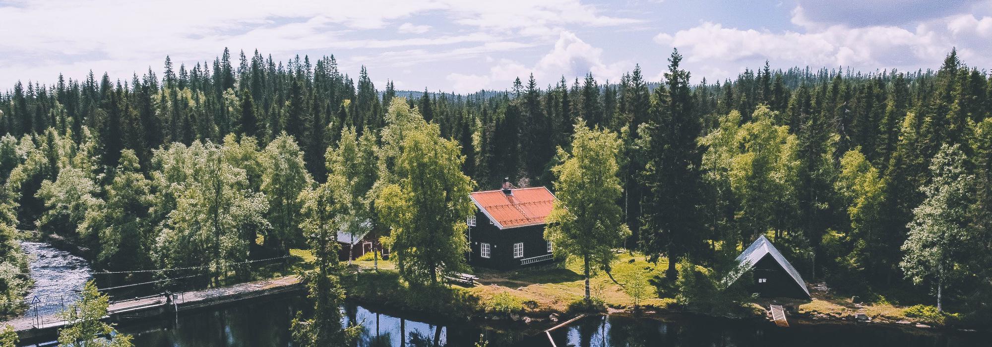Bli med på en rundtur på stier og hytter i Marka