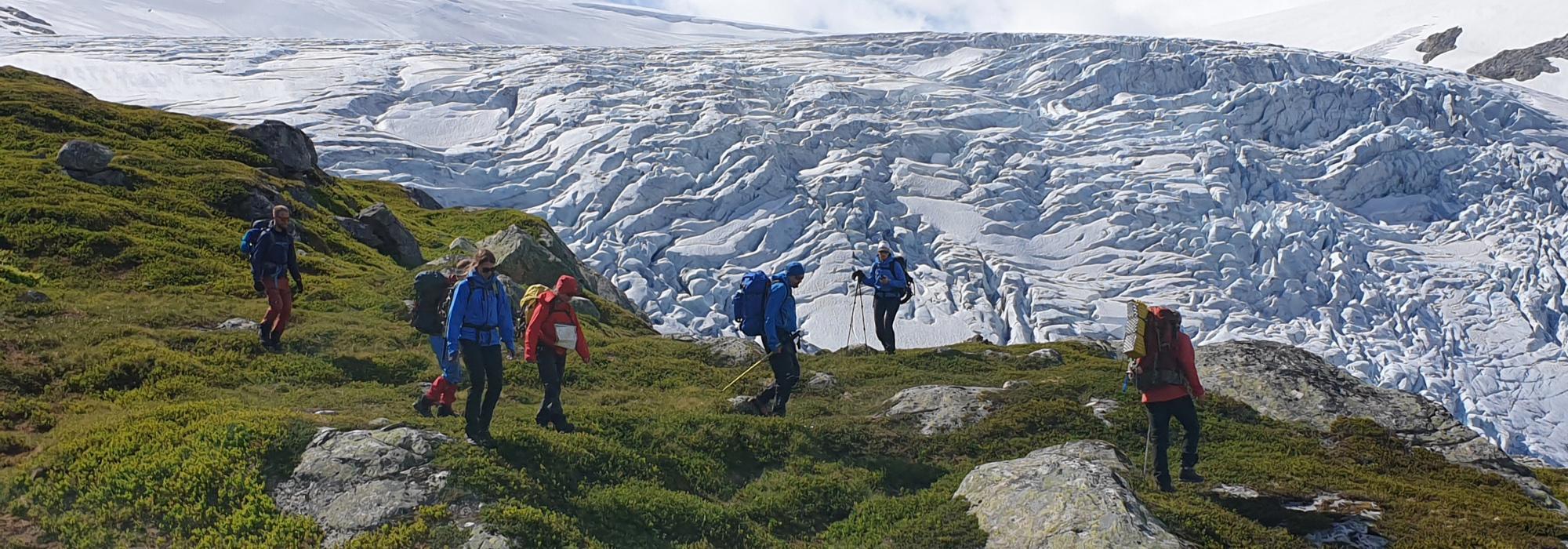 Over Jostedalsbreen via Flatbrehytta og Tungestølen i patentførernes fotspor (FJ25)