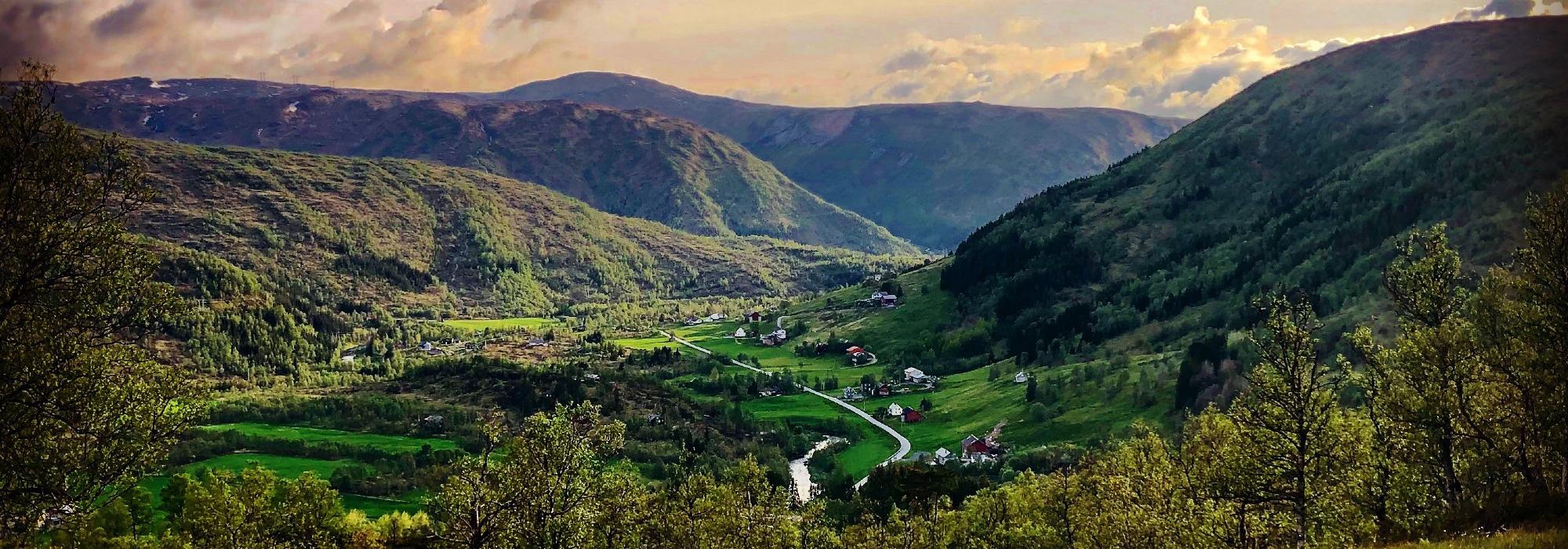 Hausttur med middag på Bergsdalstunet