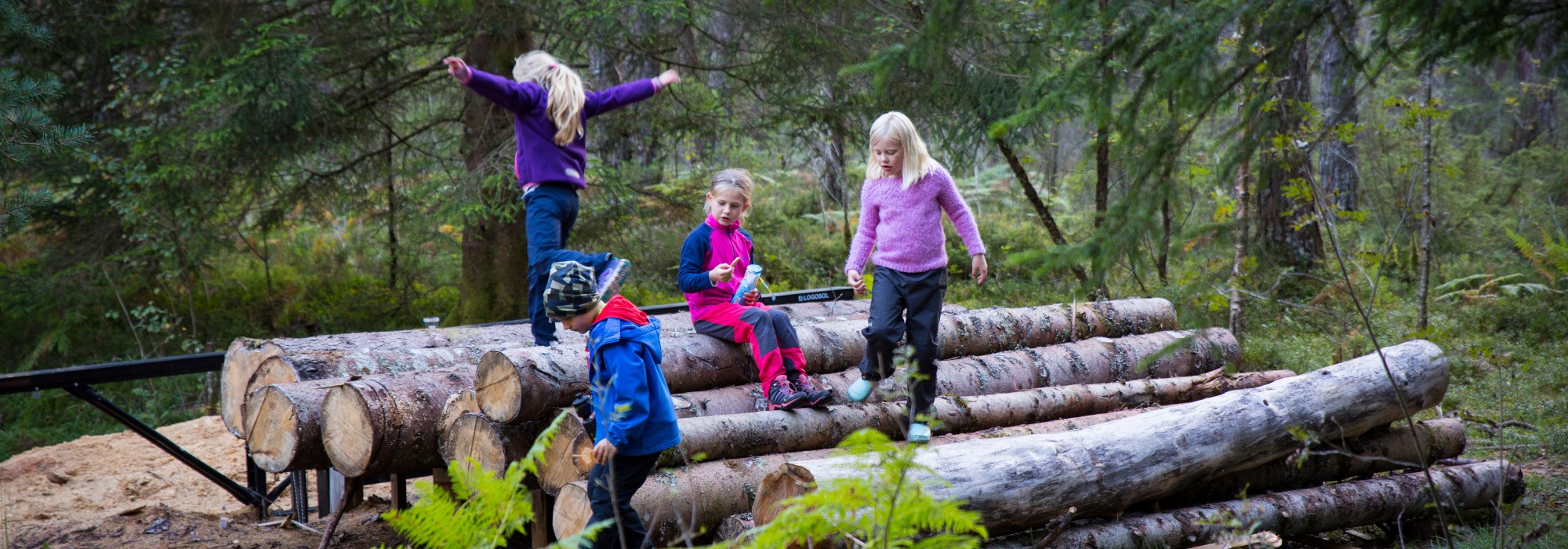 Småborna sitt turlag: Eventyrstund i Sandvenlia