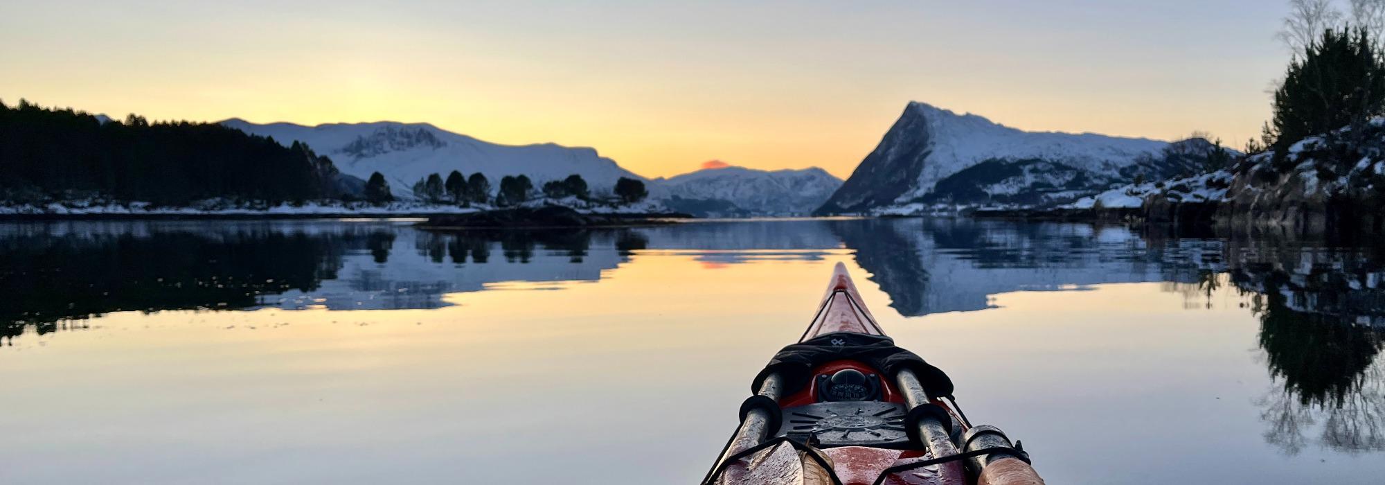 Romjulspadletur i området rundt Dragsund på Gurskøya