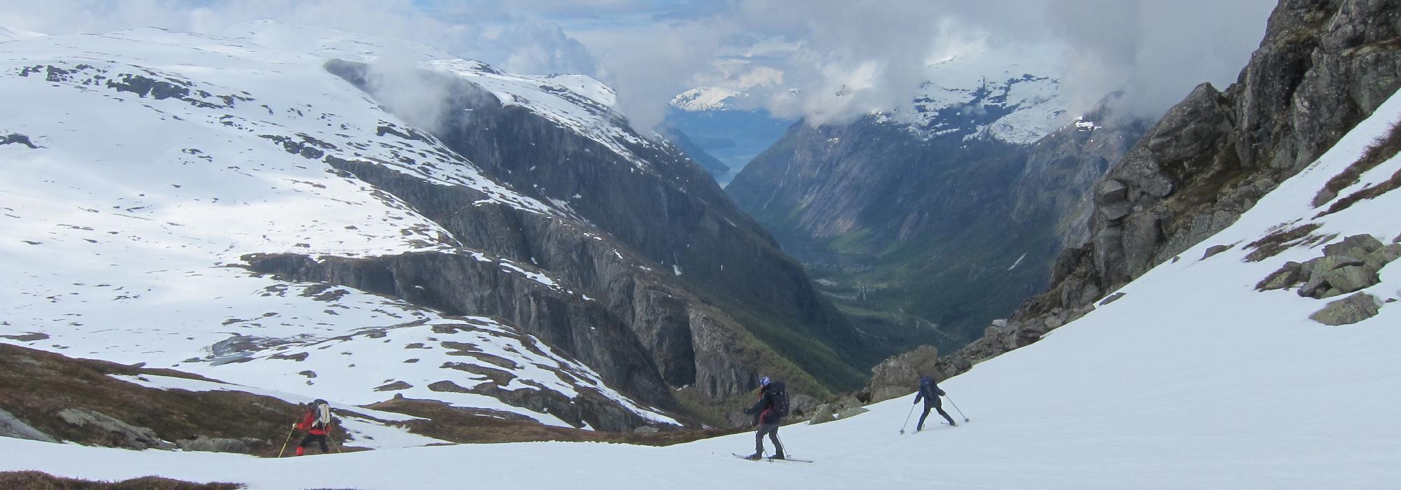 Vårskitur fra Finse til Simadalen via Demmevasshytta (FJ26)