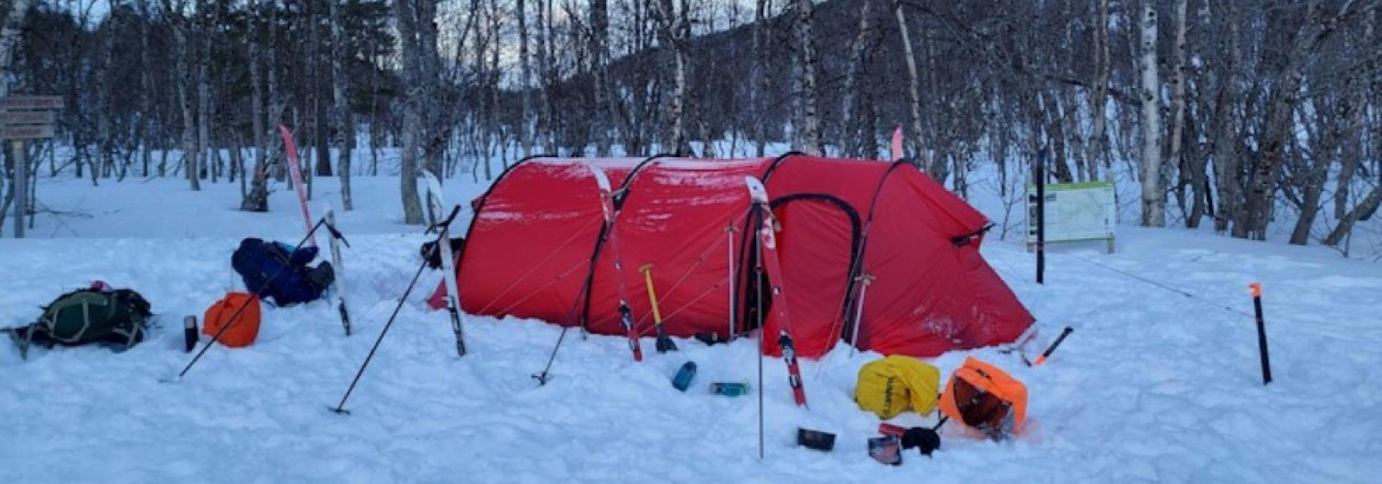 Fjellski med vintertelting i Tafjordfjella
