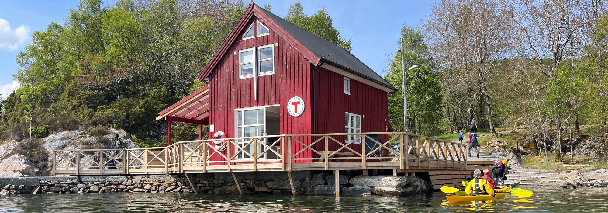 Gurskøya rundt med kajakk + overnatting på Toralfbuda