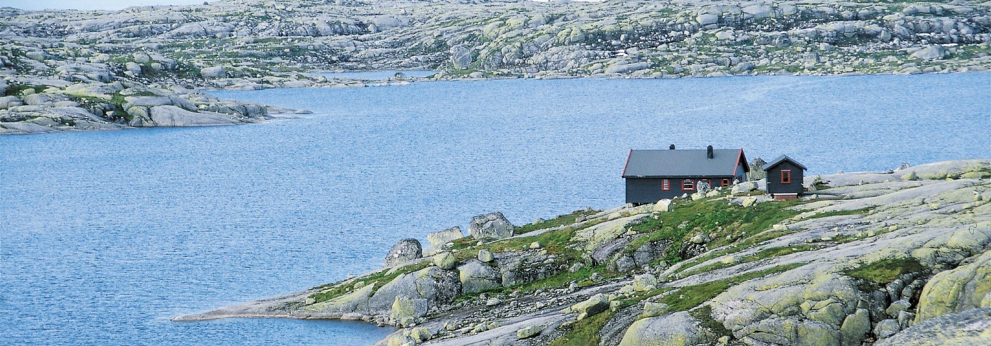 I høyfjellsterreng til Eidavatn  - (1)