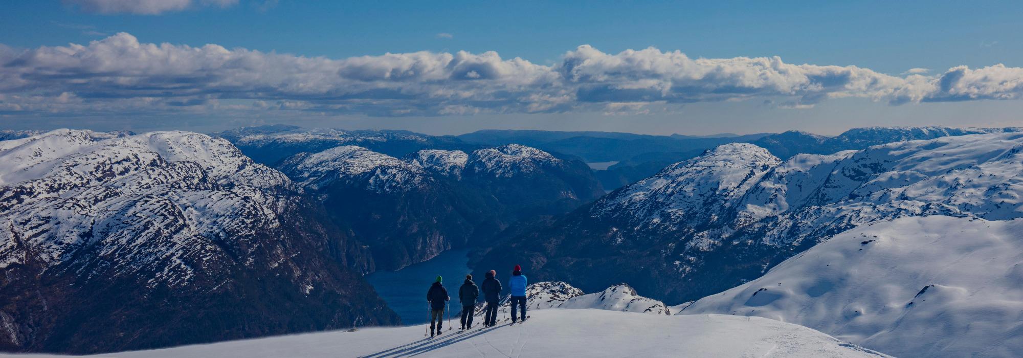 Påsketur i Stølsheimen: På ski fra Mofjorden til Sognefjorden