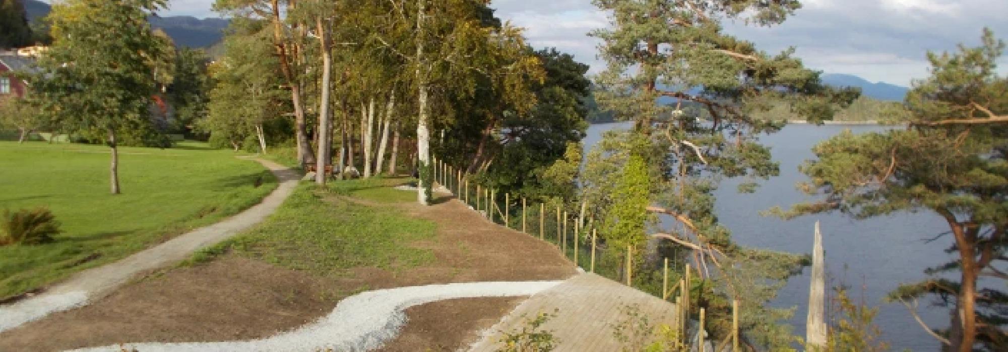 Tysdagstur dagtid - Aust om elvo