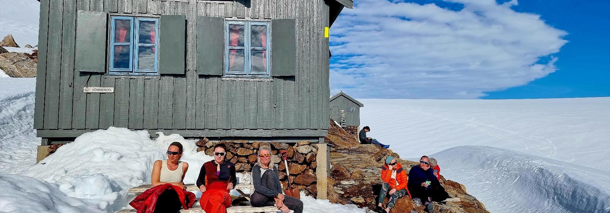 På ski over Svartisen: Tåkeheimen og Snøtind