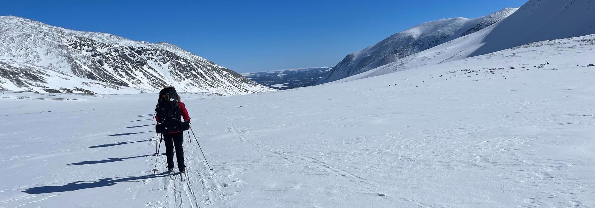 Fra Støl til Støl i vårsola gjennom Skarvheimen