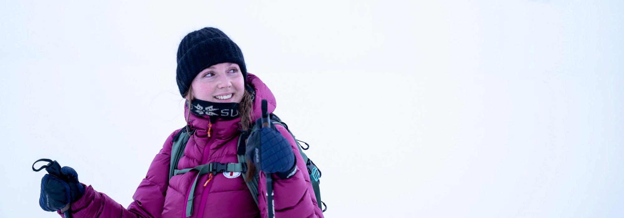 Tomannsbu med omkringliggende topper