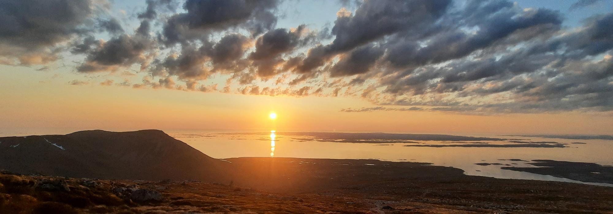 Nattur over Tustnas tre topper