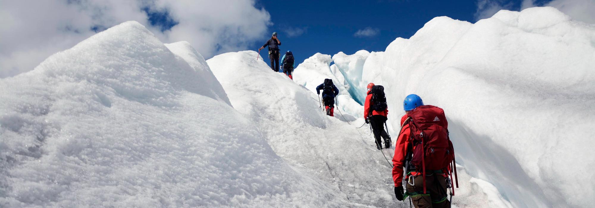 Brevandring i blåisen på Haugabreen!