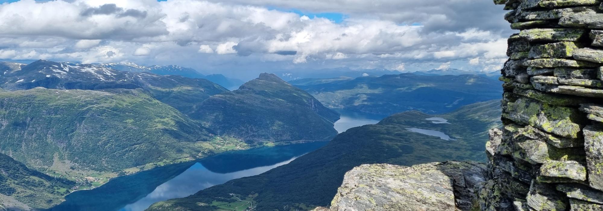 Fottur til Daurmål 1446 moh. Frå Årdal i Breim til Klakegg i Jølster.