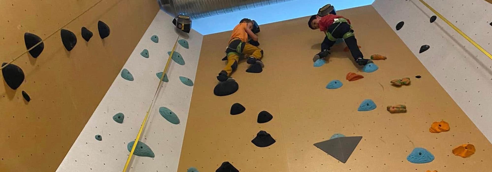 Barnas Turlag: Innendørs klatring på Mjøsa Klatresenter på Espern