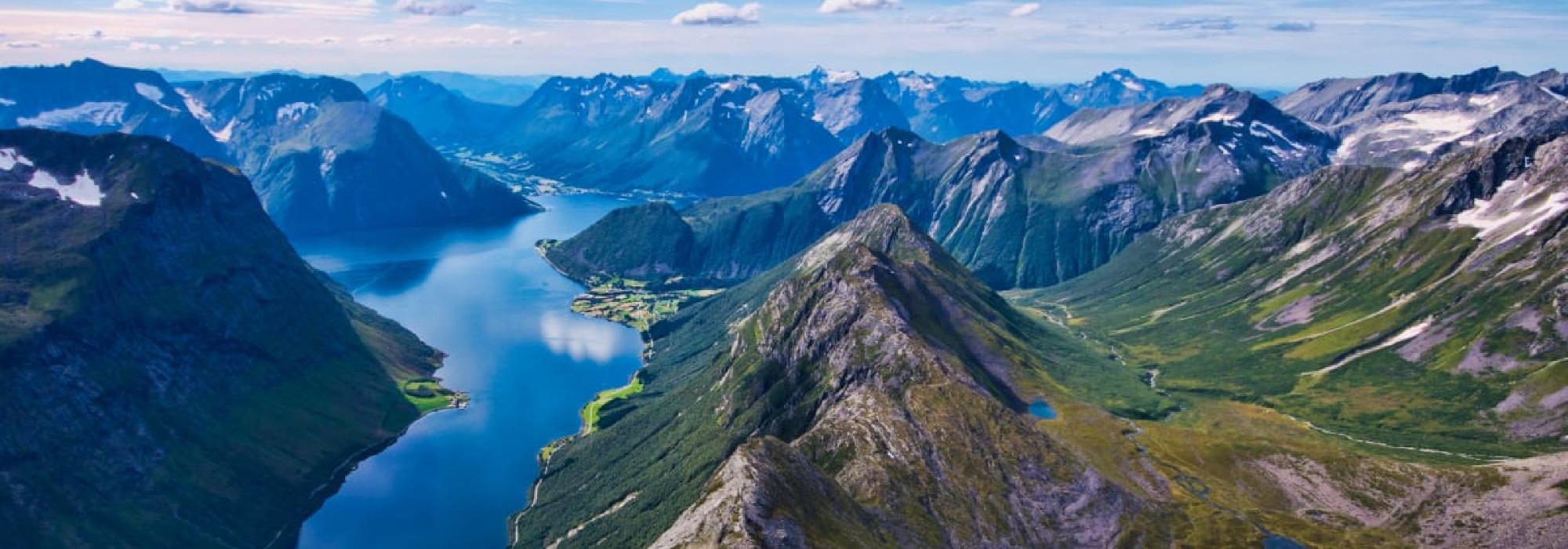 Helgetur til Øye - med fotturar som Saksa, Slogen og Urkeegga.