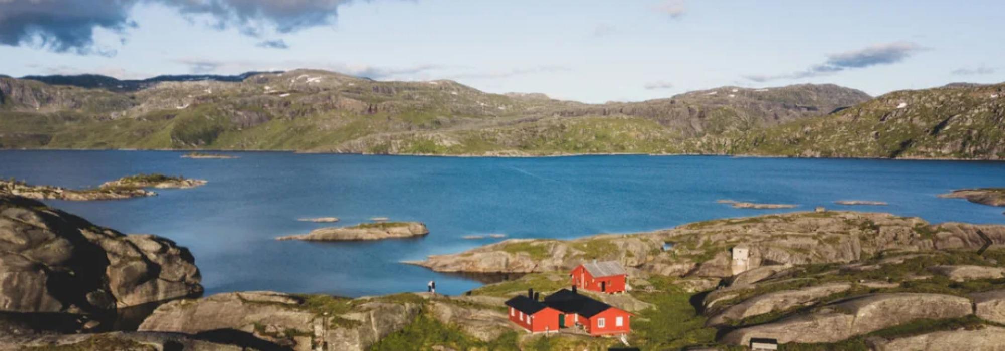 Sommertur til Løkjelsvatnhytta