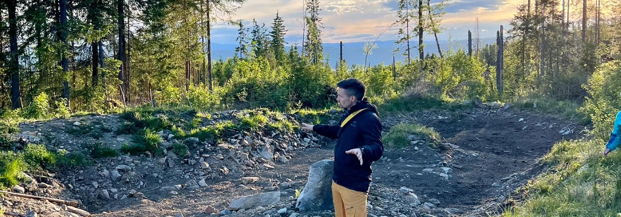 Rundtur blant fangst- og kullgroper i Moen