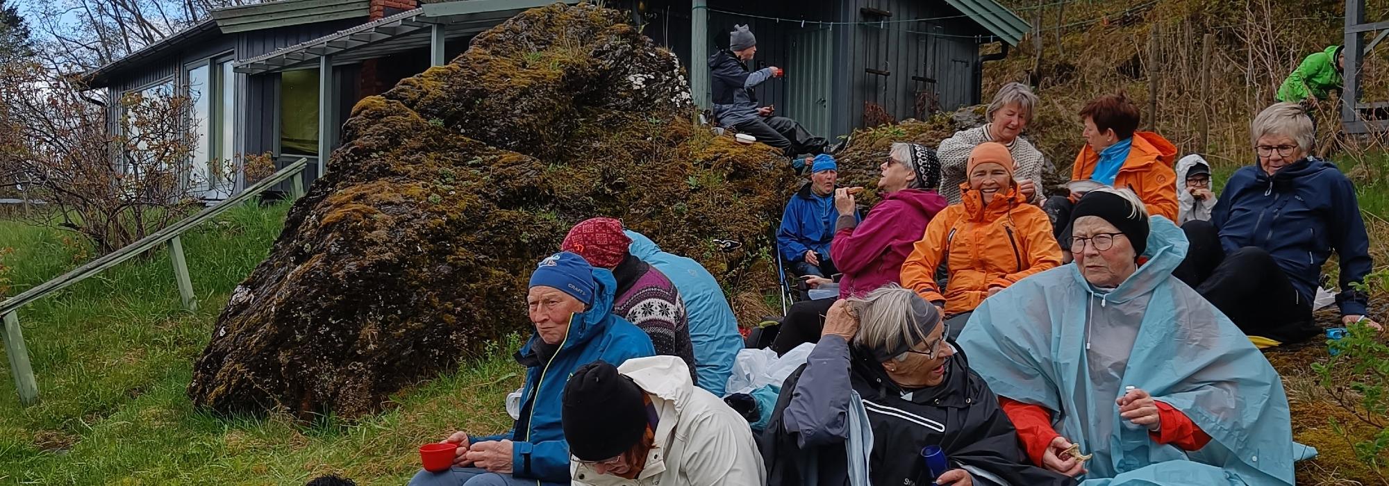 Veteranan Skarven: Vikanåsen fra Nylænne, rundtur om Velvang