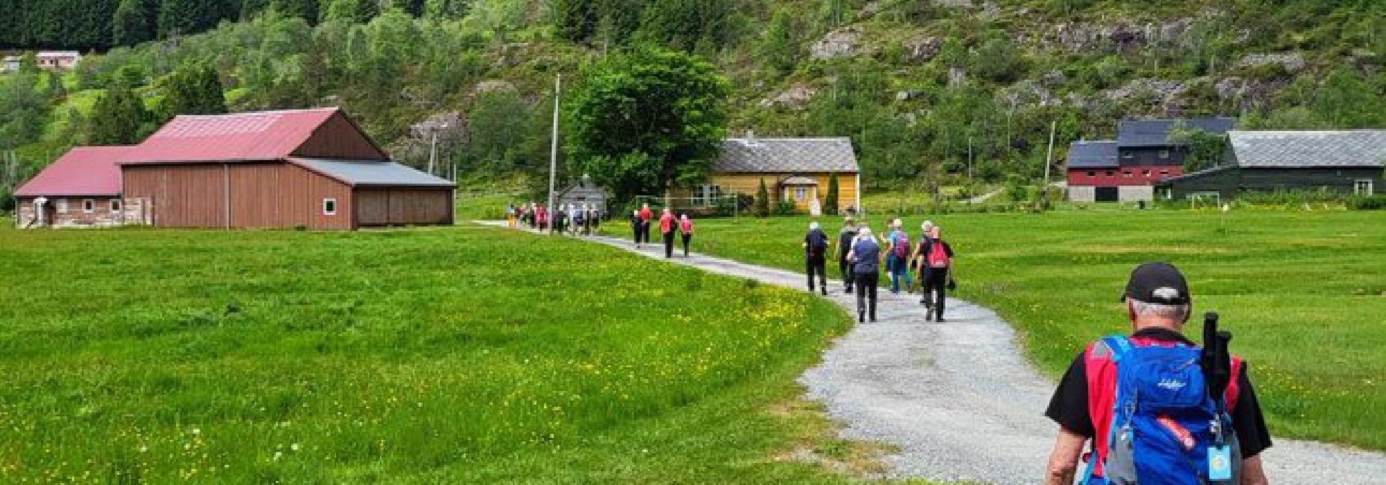 Tysdagstur dagtid : Gamle skulevegen frå Lønningdal til Øvredal