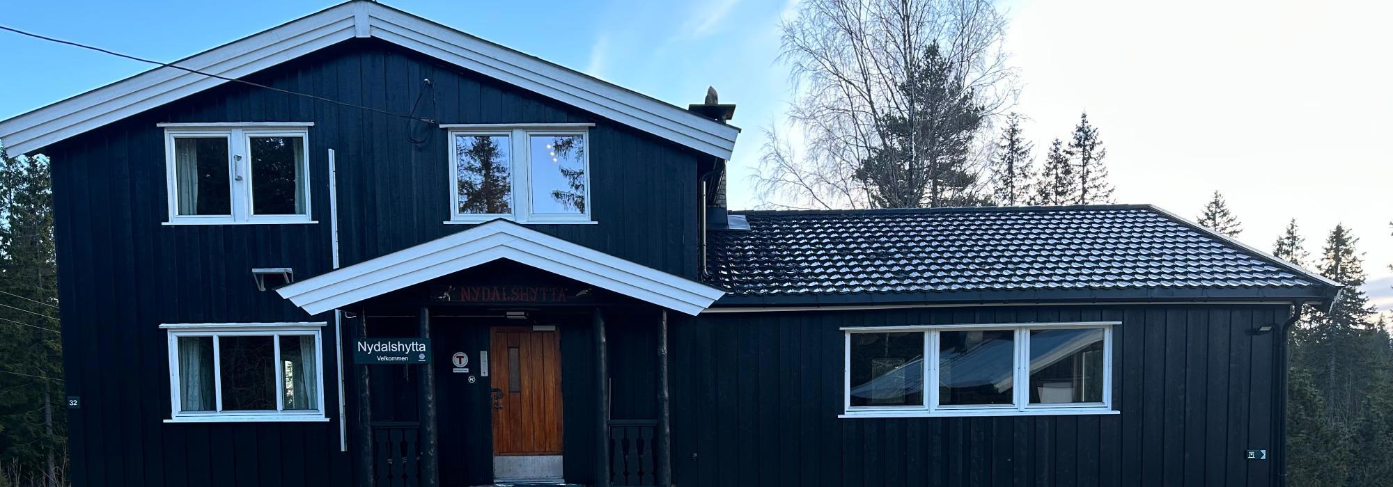 Internasjonal overnattingstur - Film-maraton, brettspill og chill på Nydalshytta