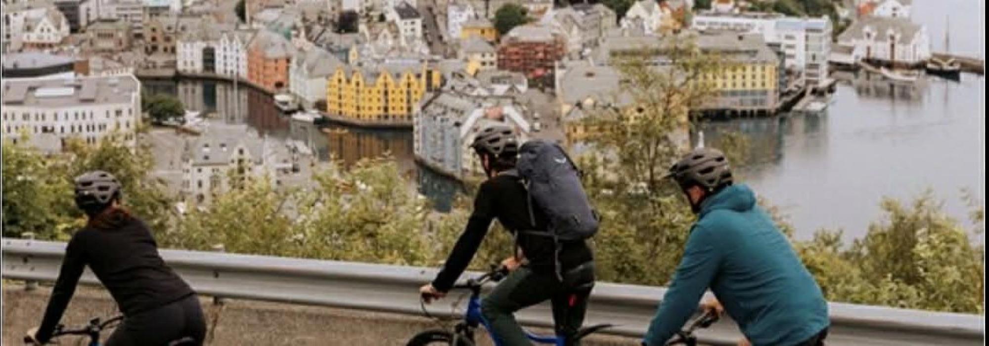 Friluftshangout (20-35år) - Sykkeltur til Aksla med is-pause i byen
