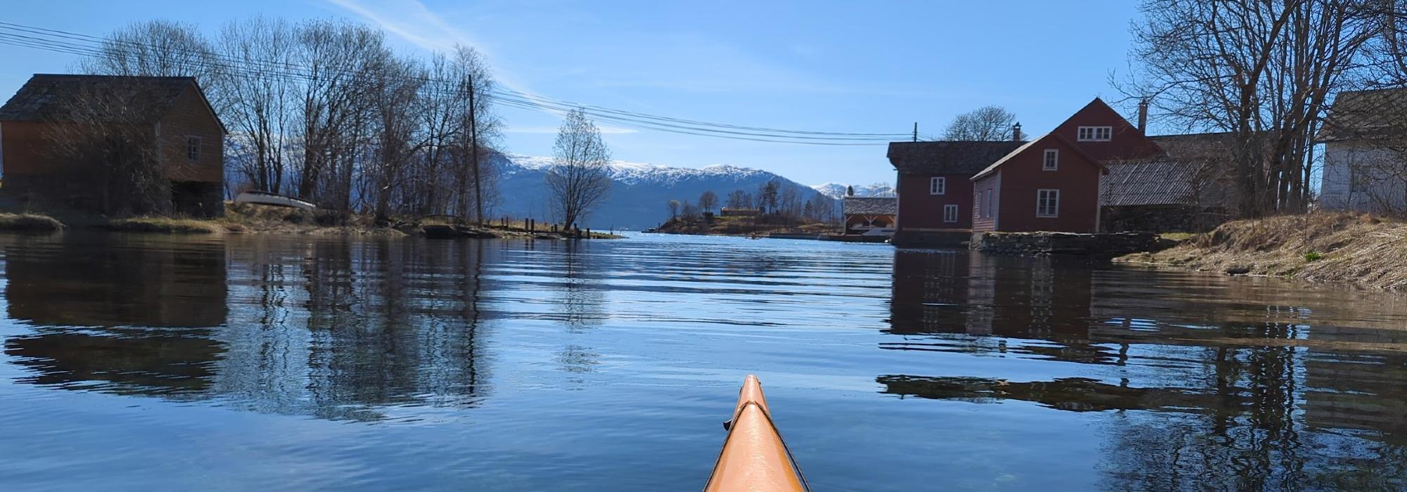 Kajakktur og mye kultur i Hardangerfjorden