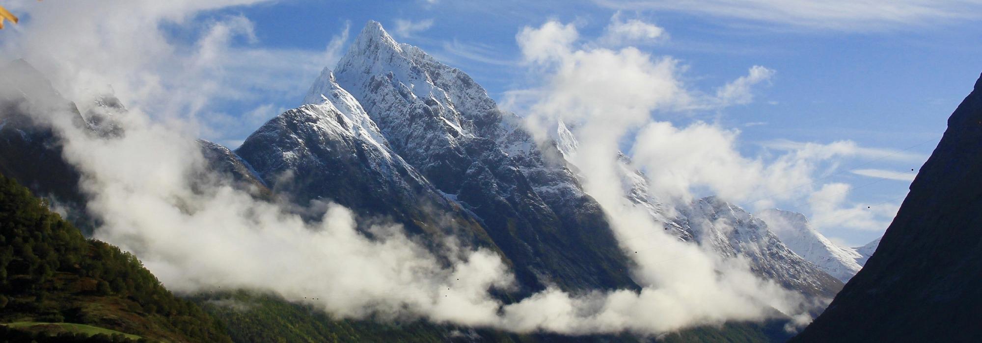 Toppturer rundt Hjørundfjorden