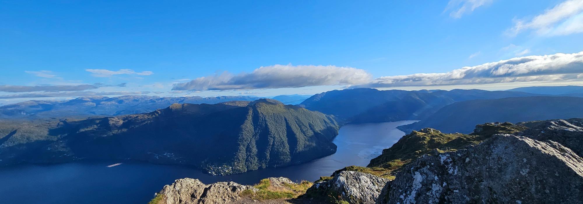 Bruviknipa - fra fjell til fjord på Osterøy med middag på Klyvvikje gard