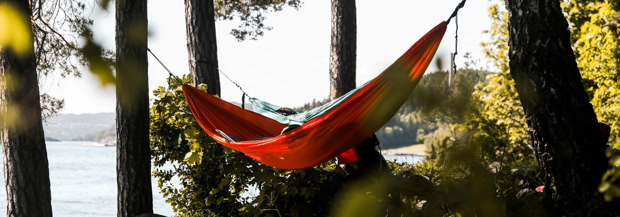 Internasjonal overnattingstur i hengekøye eller telt