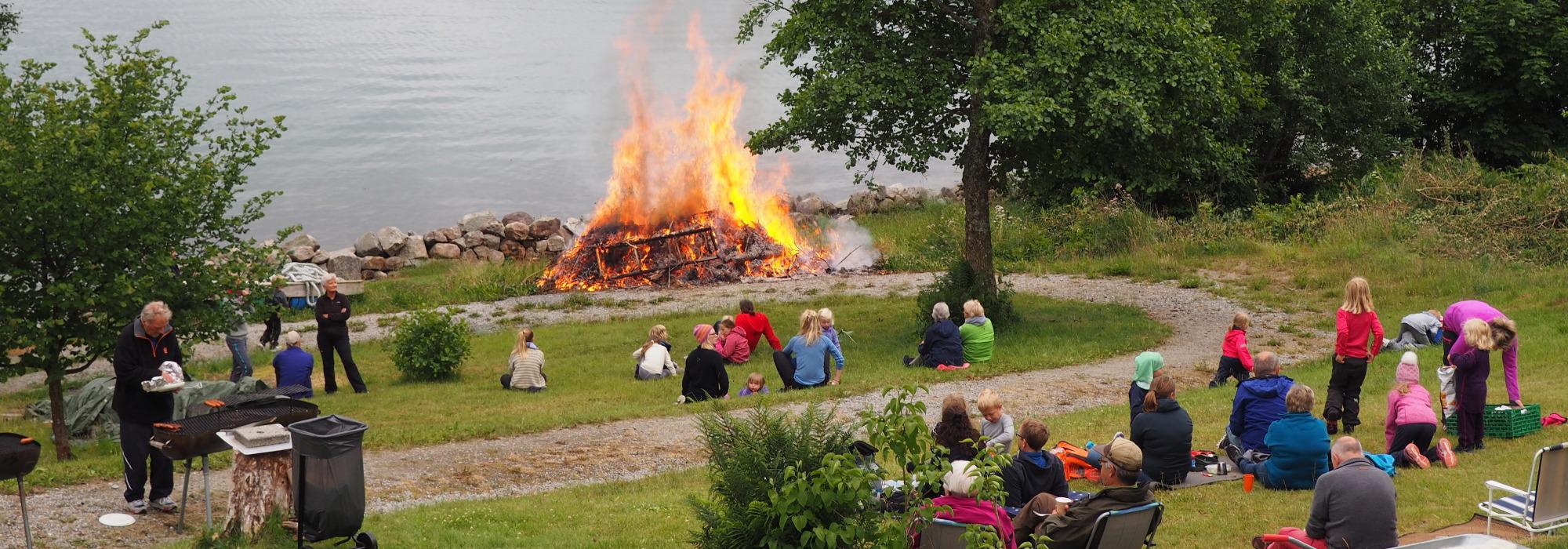 Sankthans med kystvandring ved Hvervenbukta