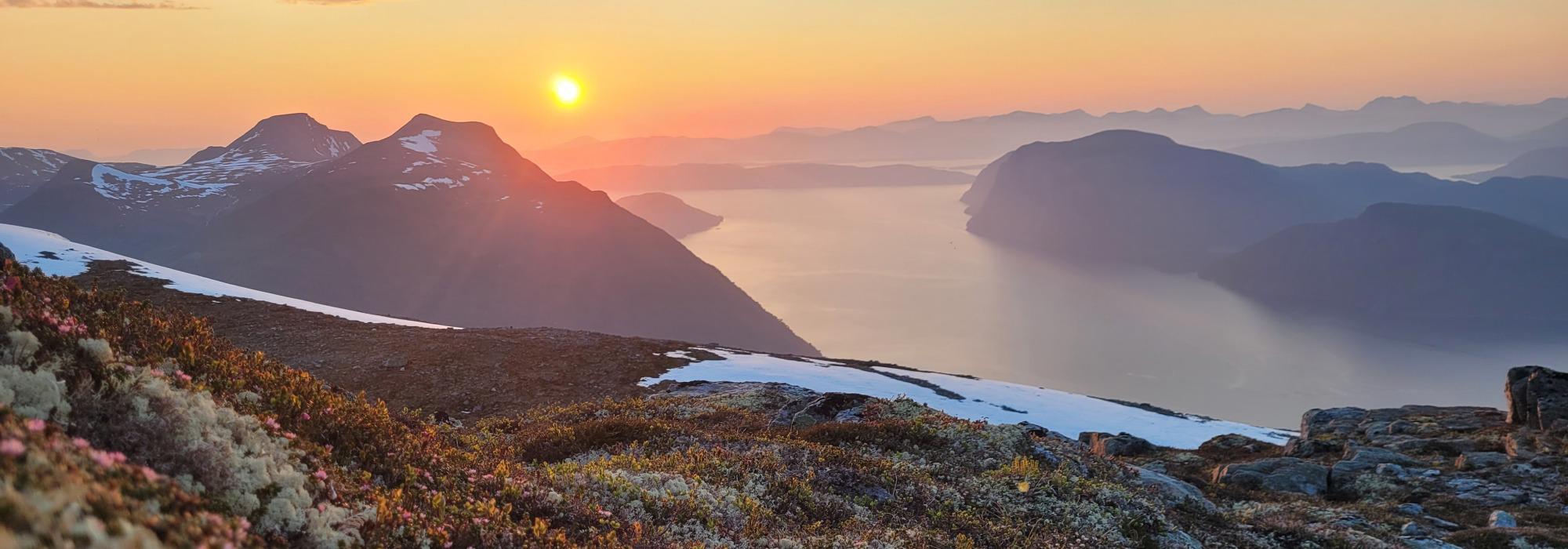 Kvelds-/nattur fra Innfjorden til Måndalen under Norsk Fjellfestival