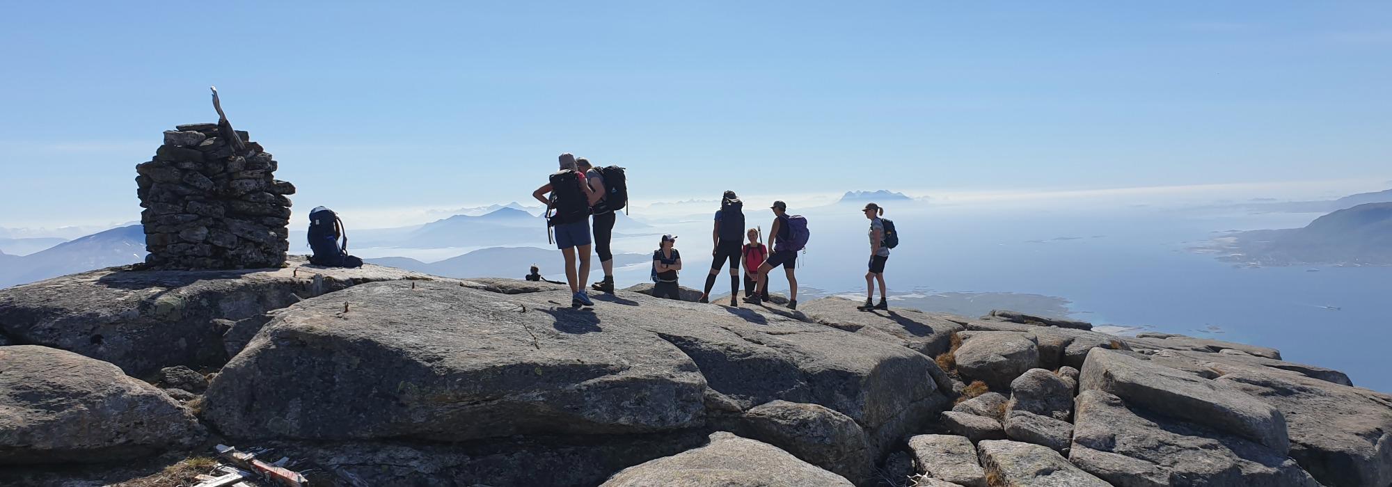 Topptur til Kjerstadtind 854 moh på Tjeldøya.