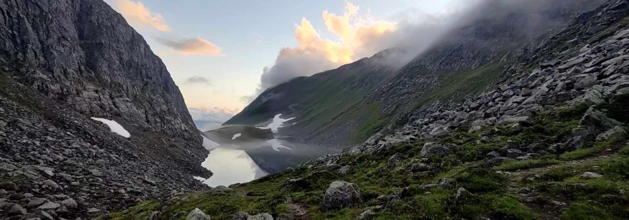 Hytte til hytte rundtur i Romsdalsfjella fra Måsvassbu til Svartvassbu med DNT unge voksne
