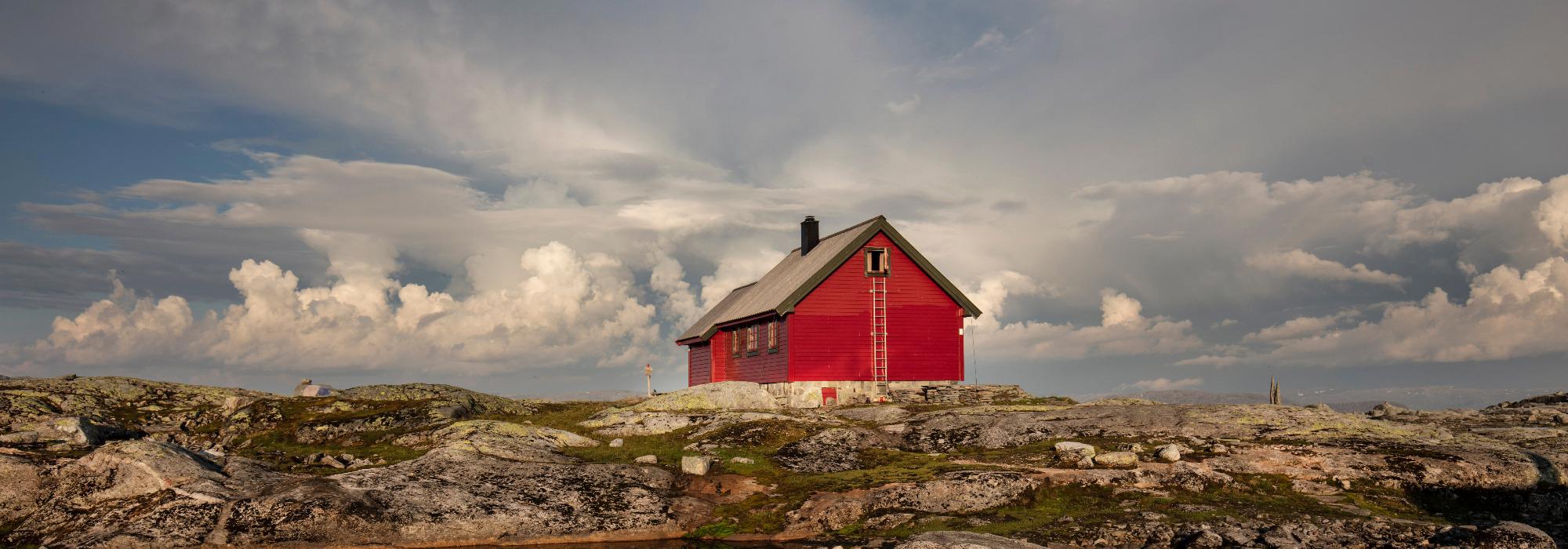 Sov under stjernene eller Tjuvhelleren og bli med til Skavlabu og ta et bad
