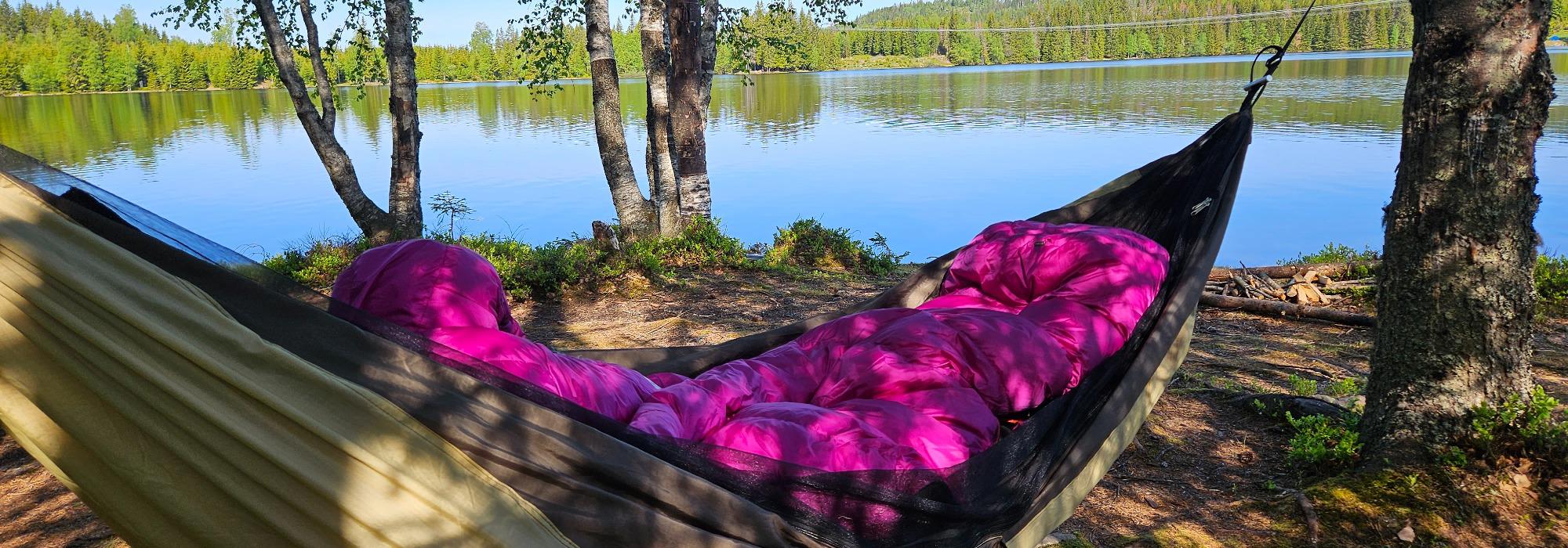 Sommernatt i hengekøye og rolig introduksjon til mindfulness i Vestmarka