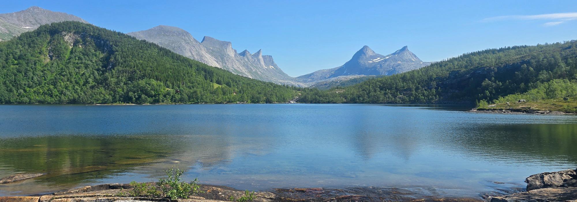 Telttur til Store Sandvatnet og Falkflogdalen