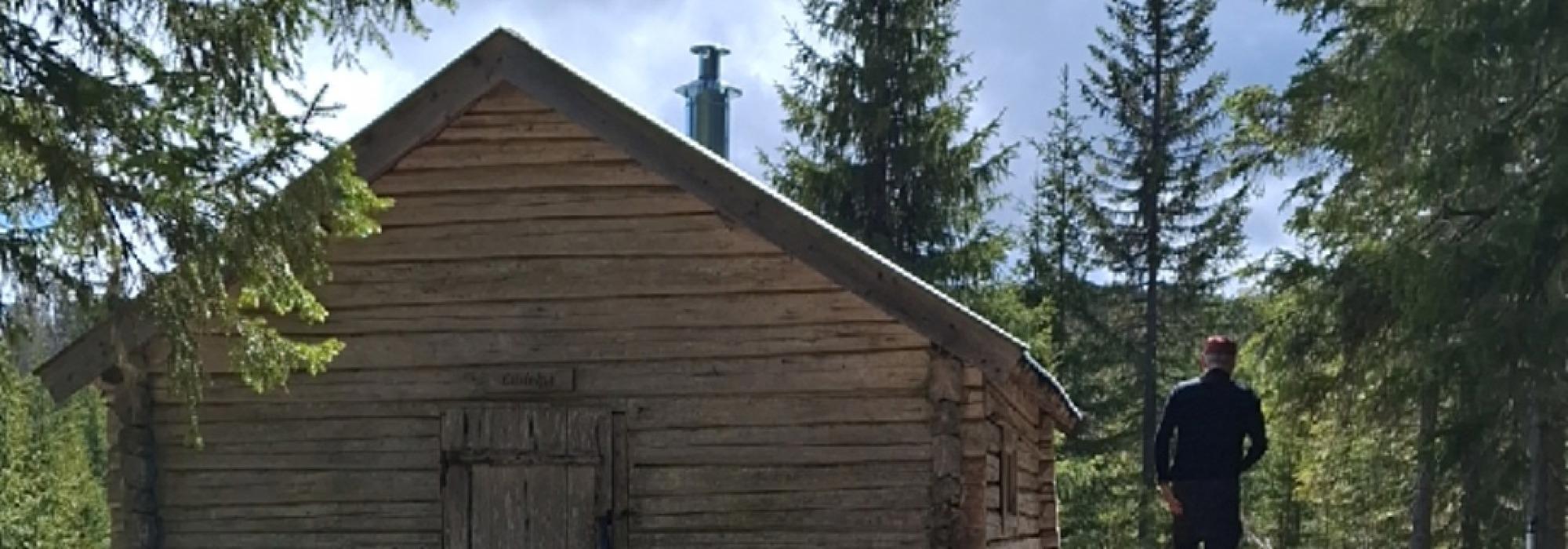 Søndagstur med DNT Odal til Lusivegg i Feiring - hytta til eneboeren Ture Sølver.