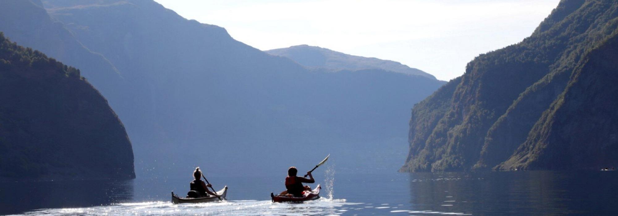 DNT unge Vaksne: Kanotur i Nærøyfjorden