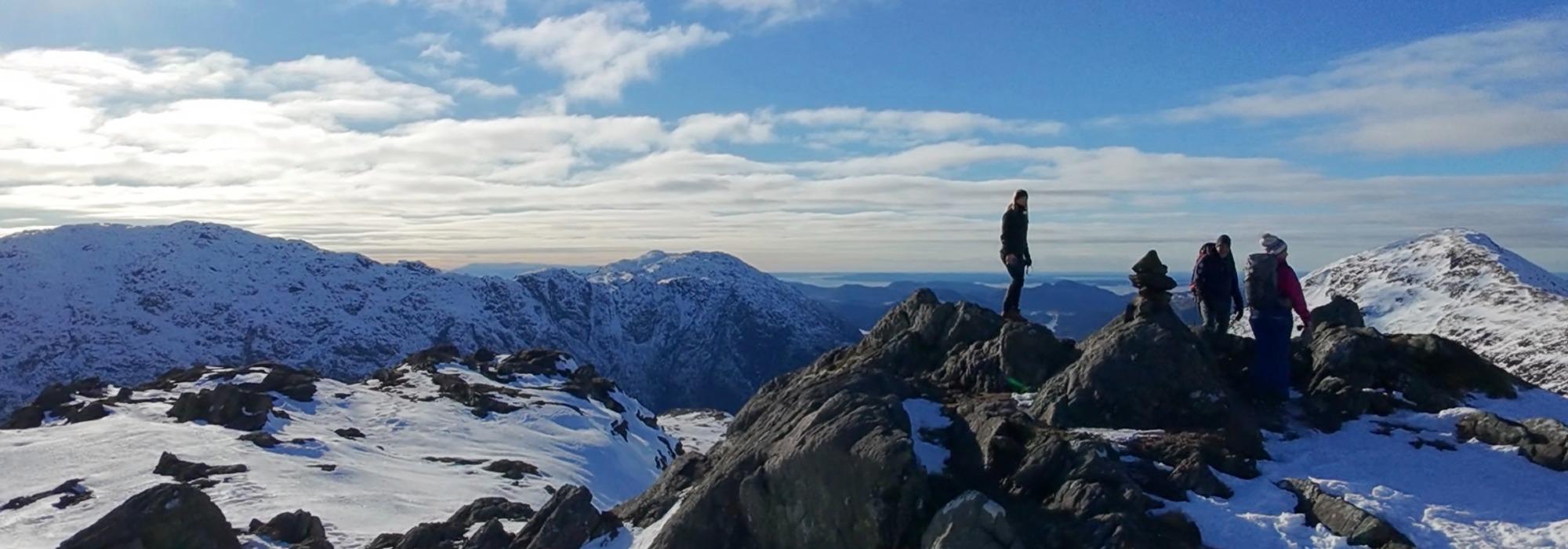 Bli med Langfarer over Torofjellet og ned Hestabotn.