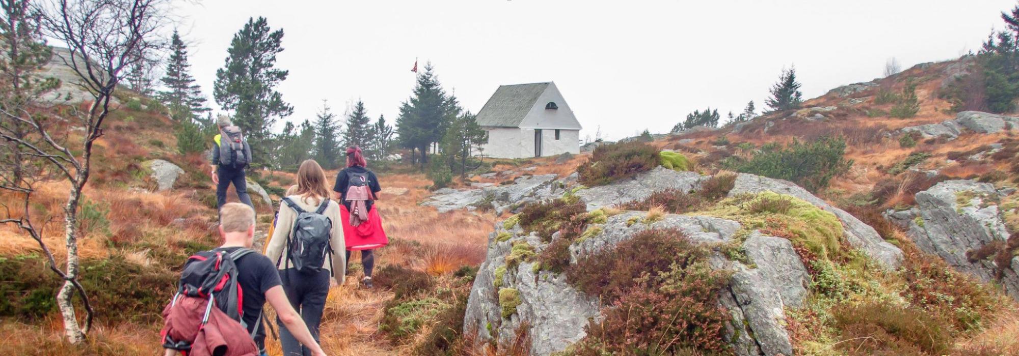 Torodd-hytten og Sandviksfjellet med språktreningsgruppen "Til Topps"